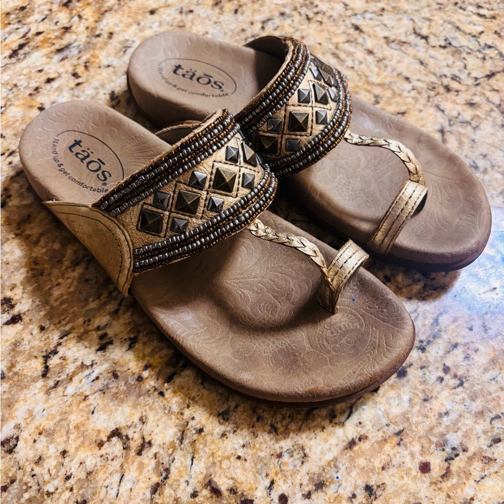 Taos Footwear Women's Gold Size:6 Sandals